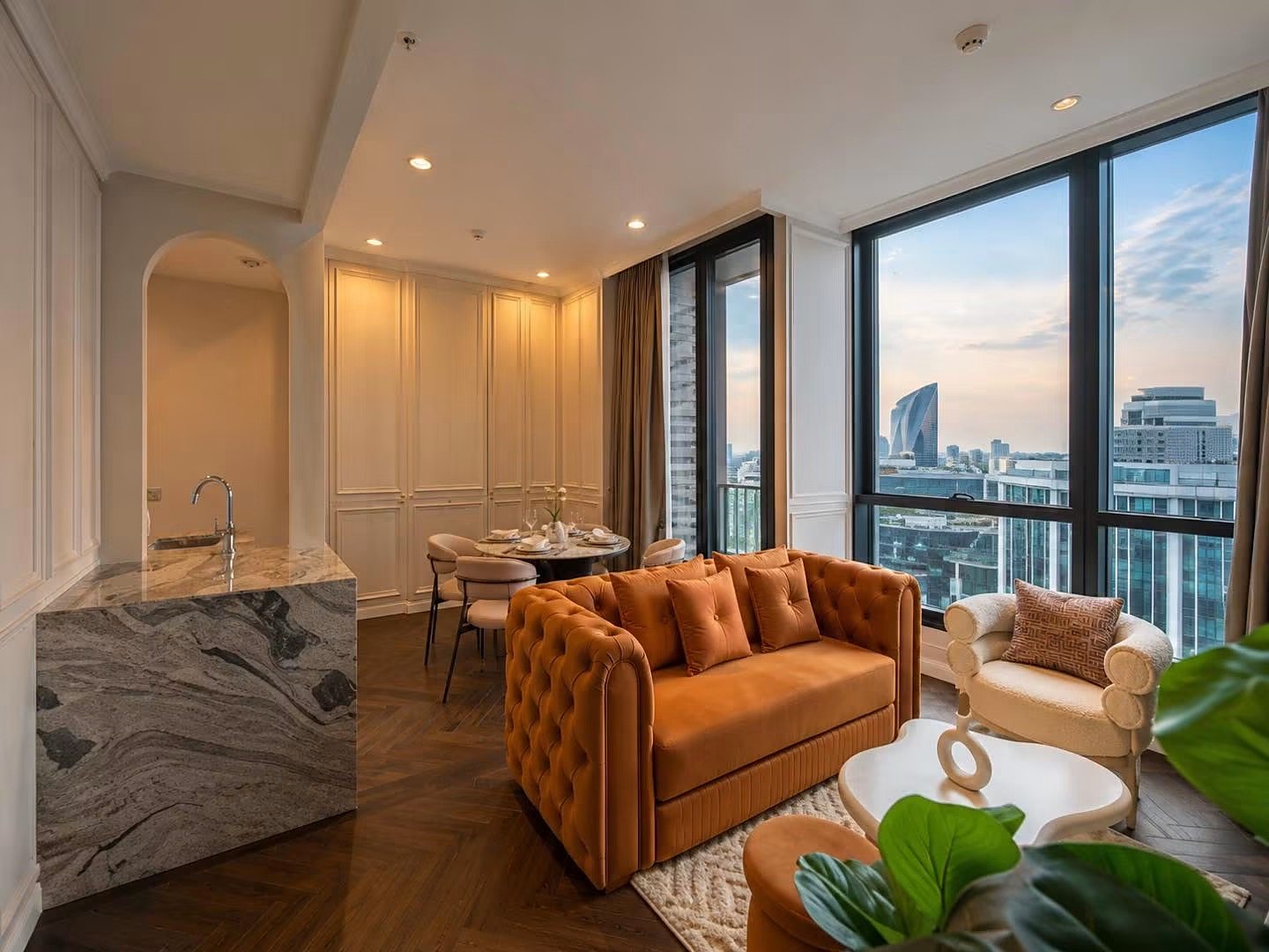 The Esse Sukhumvit 36: Living room with city view