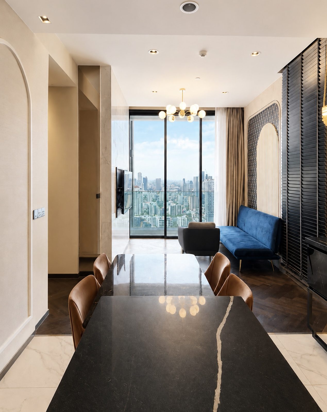 The Esse Sukhumvit 36: Dining and living area