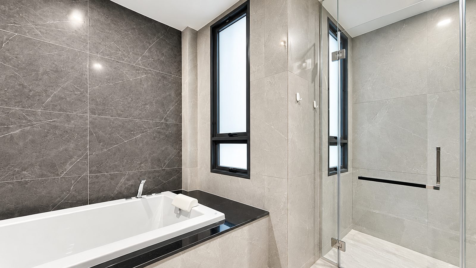 The Gentry Pattanakarn 2: Bathroom