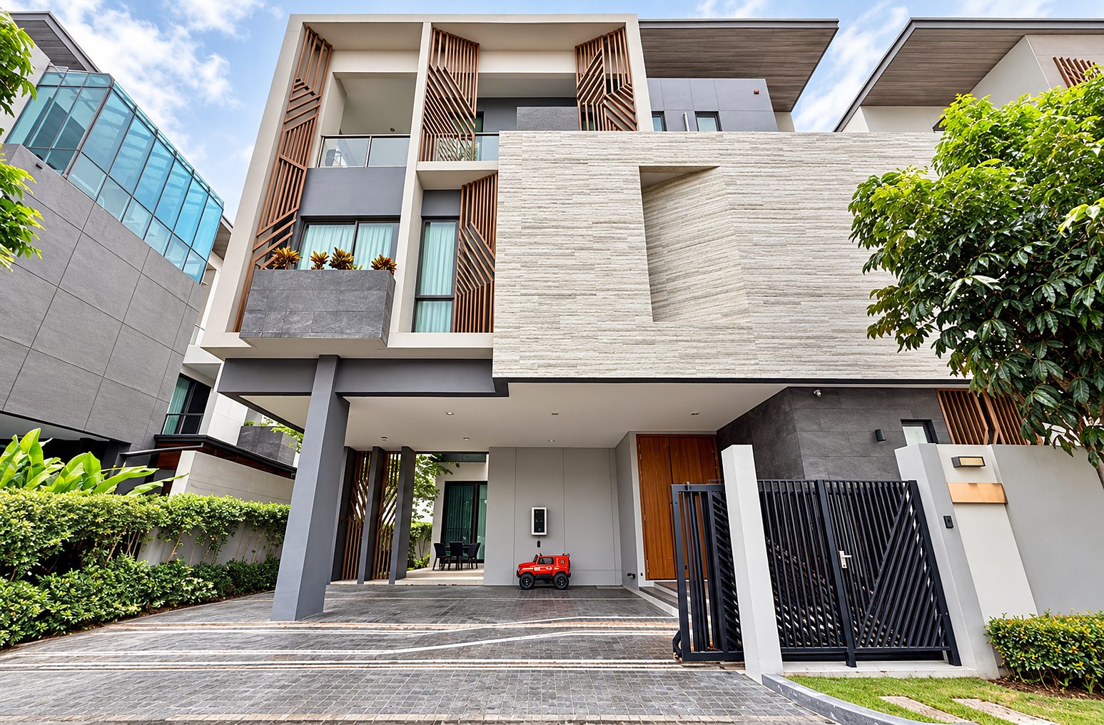 The Gentry Pattanakarn 2: House exterior