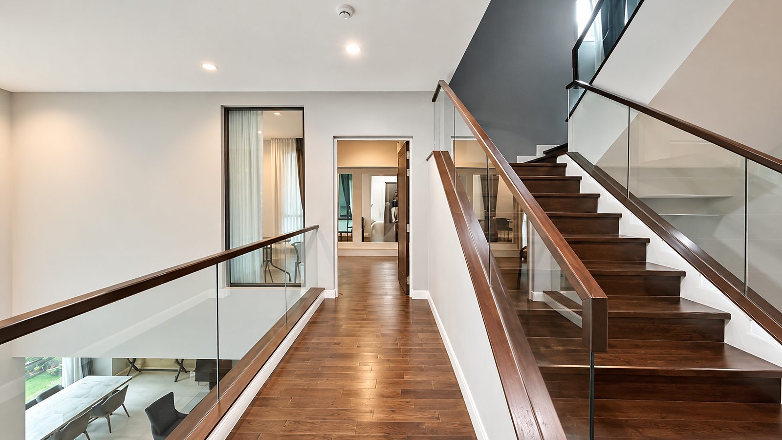 The Gentry Pattanakarn 2: Staircase hall