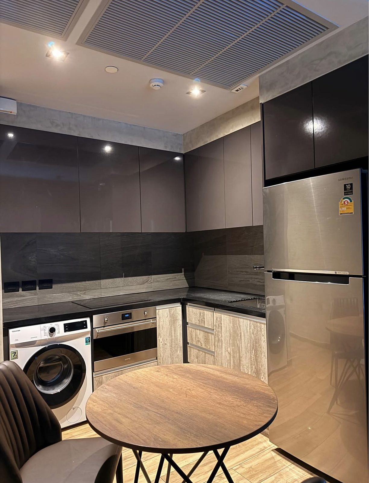 The Lofts Asoke: Kitchen