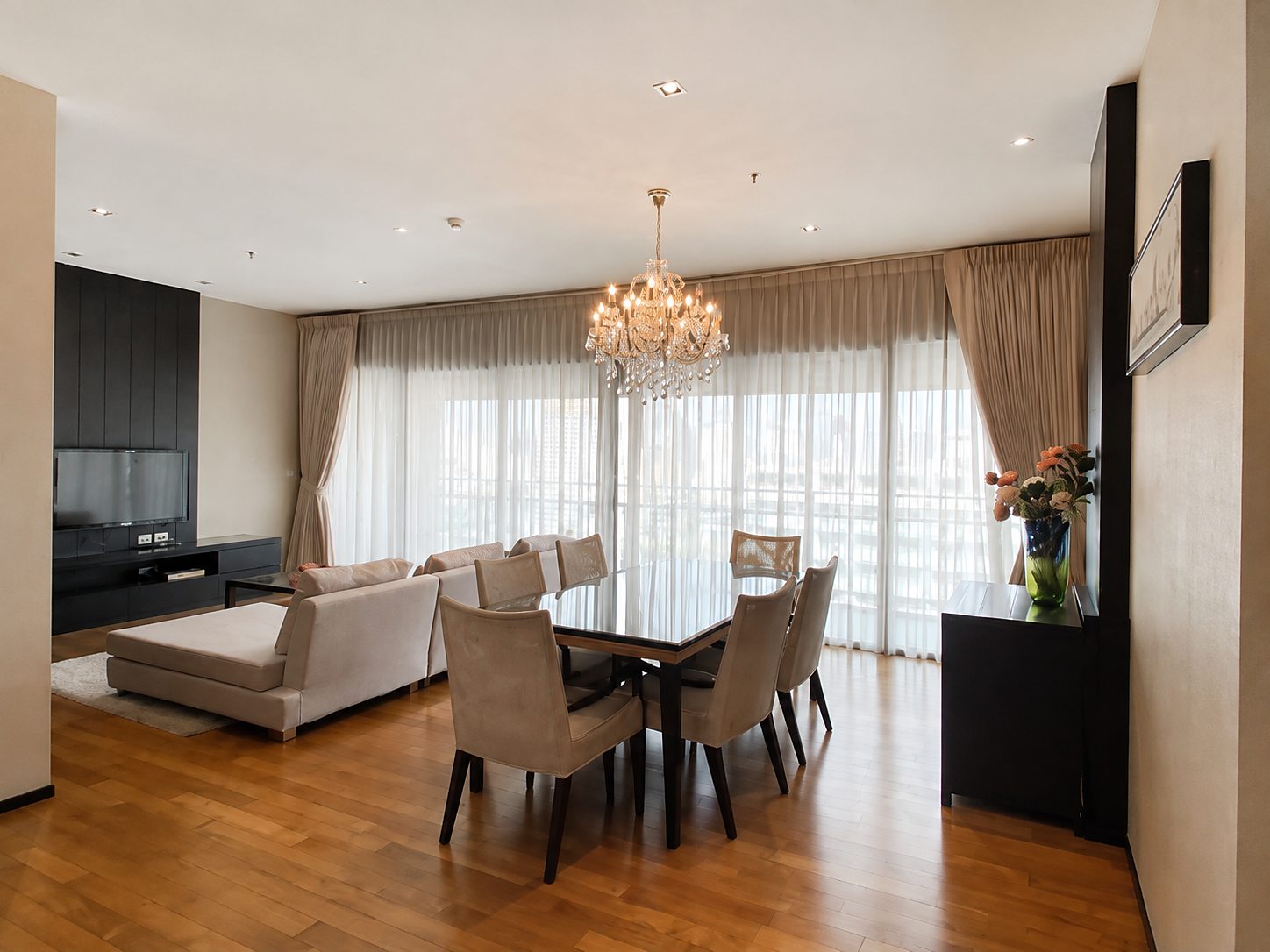 The Madison: Dining area