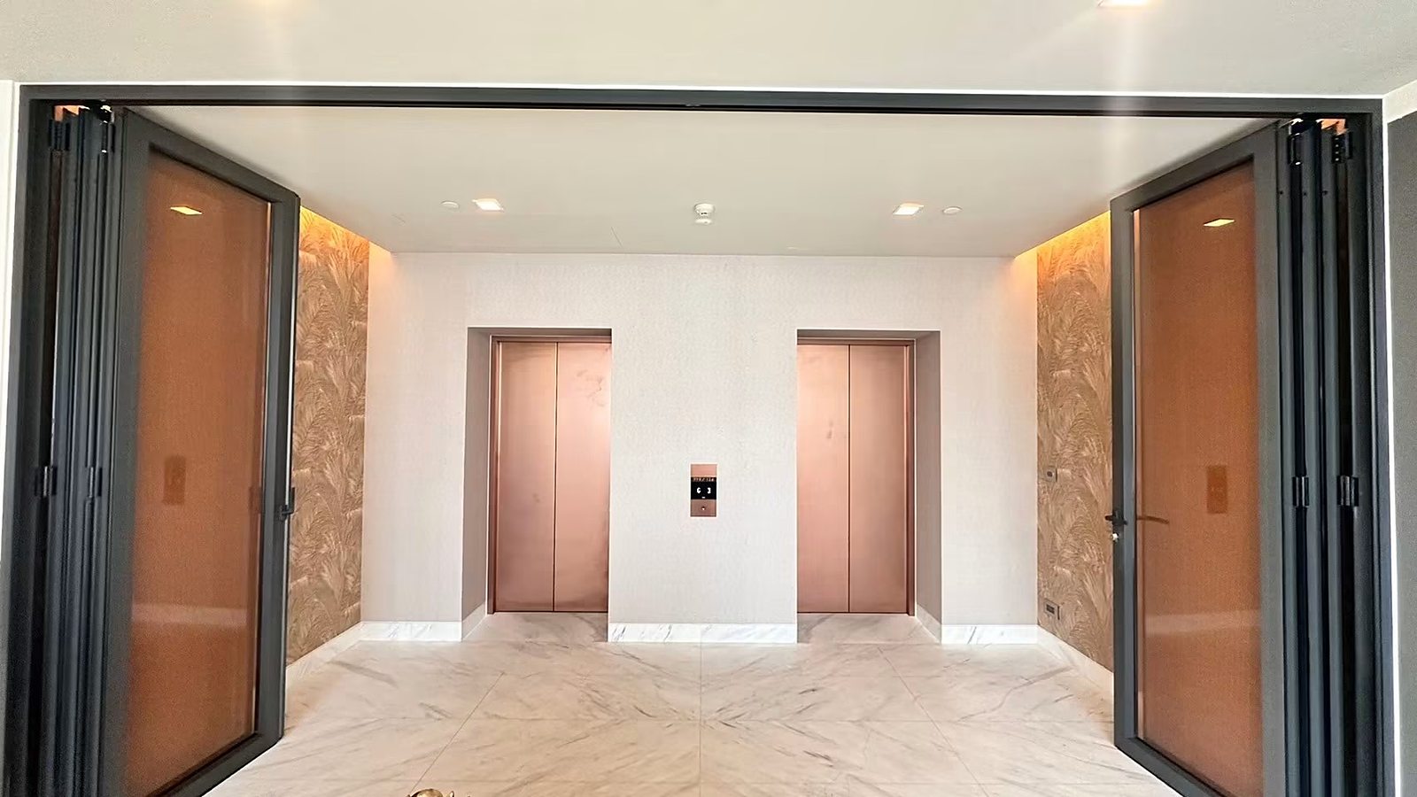 The Monument Thonglor: Private elevator lobby