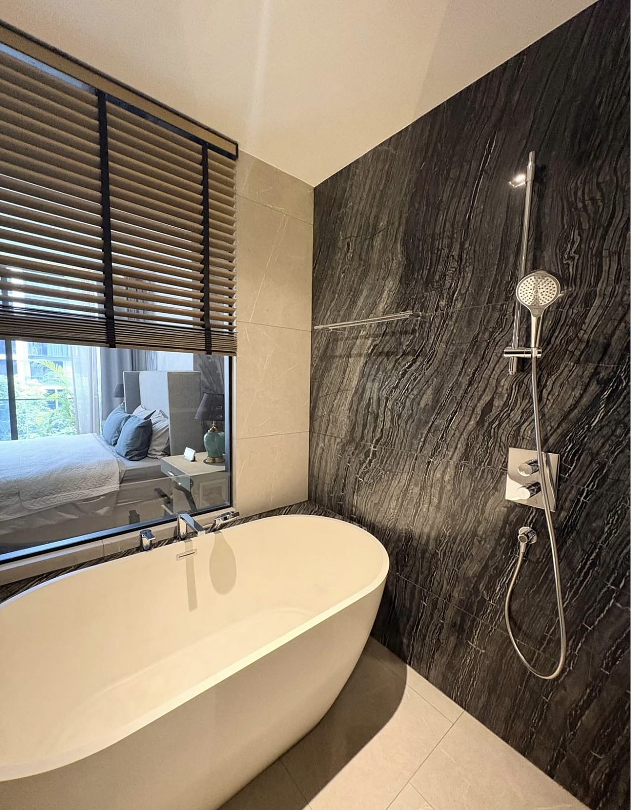 The Reserve 61 Hideaway: Bathroom with bathtub