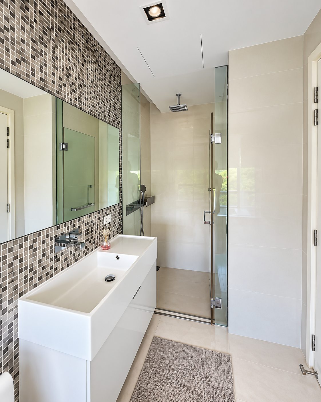 The Room Sukhumvit 21: Bathroom