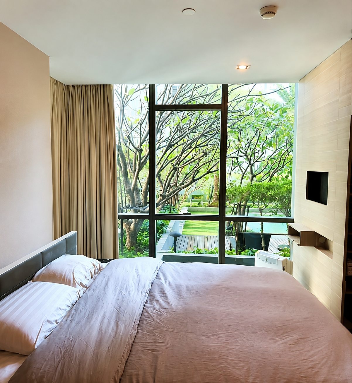 The Room Sukhumvit 21: Bedroom