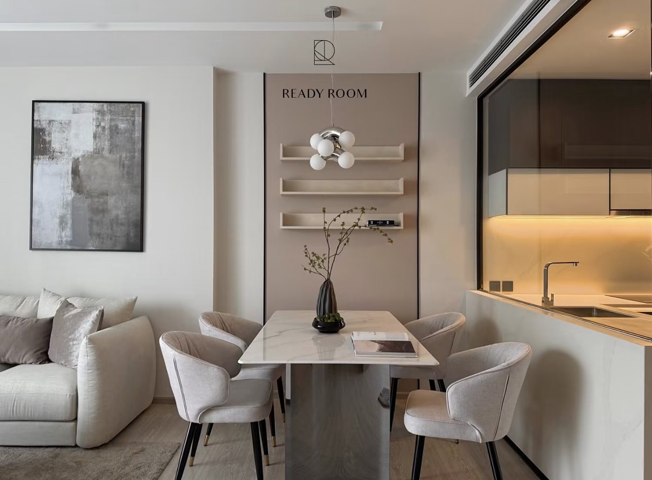The Room Sukhumvit 38: Dining area and kitchen