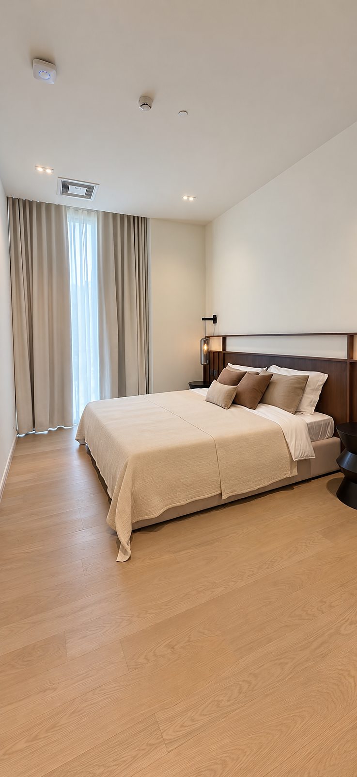 The Strand Thonglor: Master bedroom