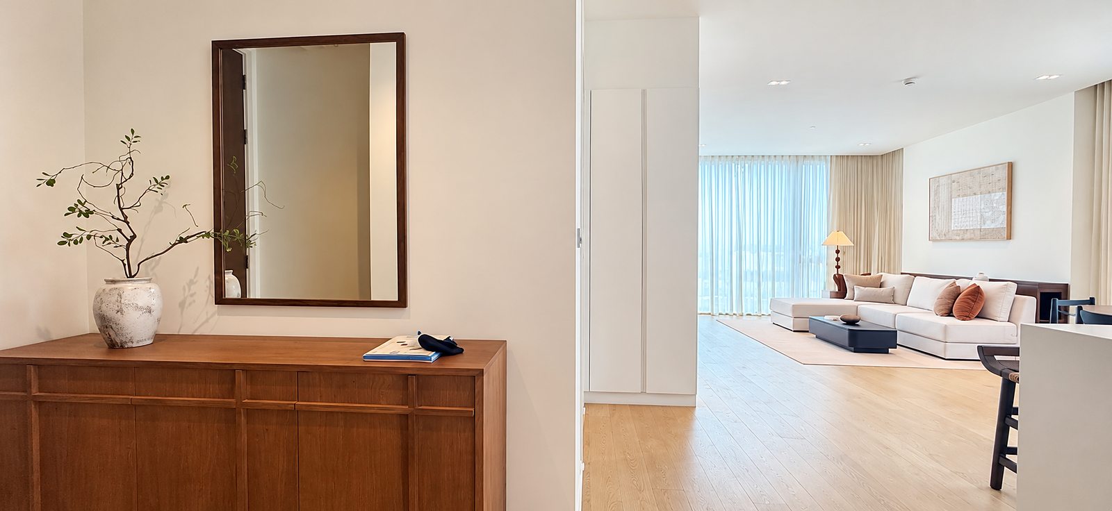 The Strand Thonglor: Entrance console and living area