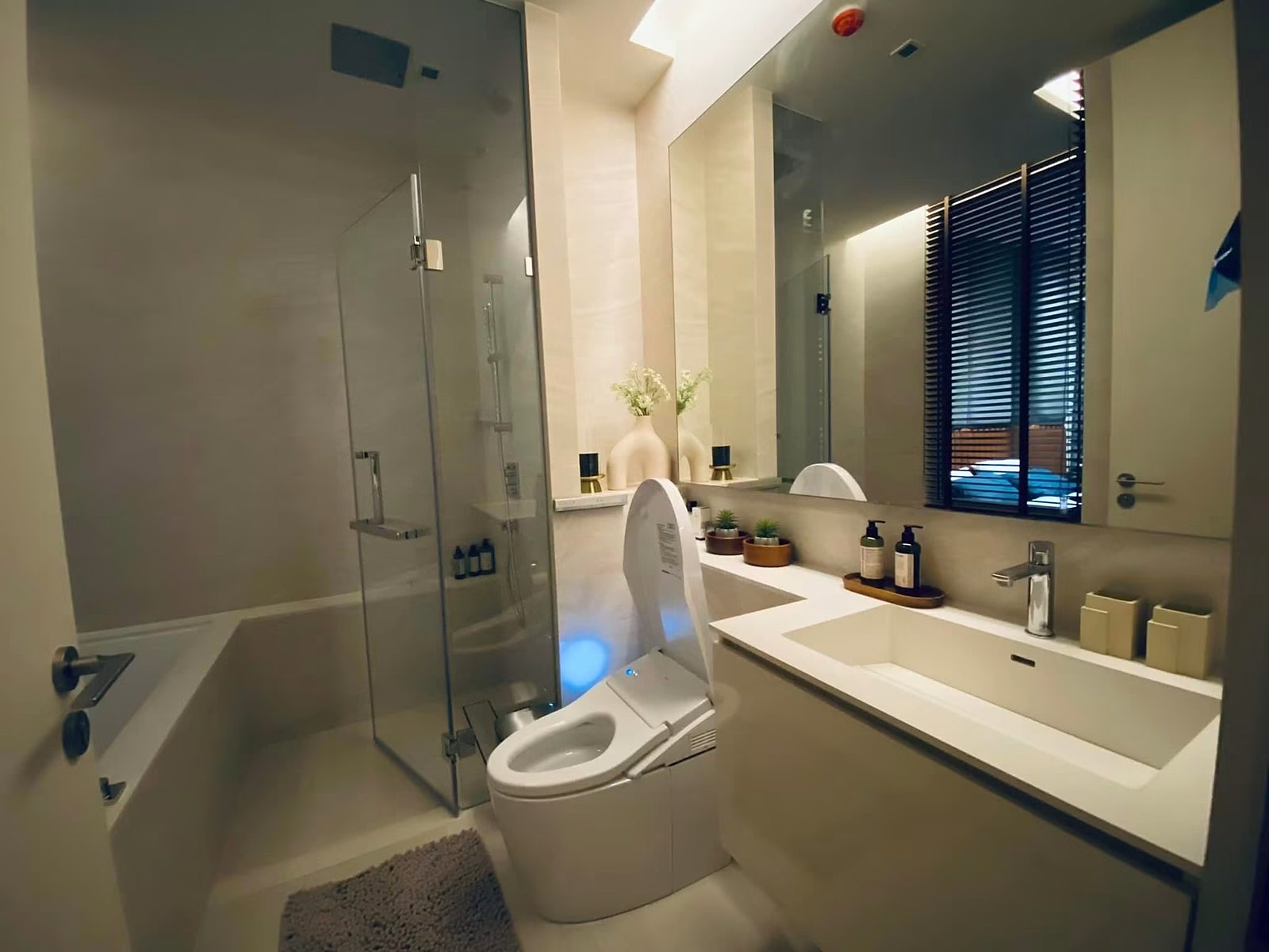 The Strand Thonglor: Bathroom