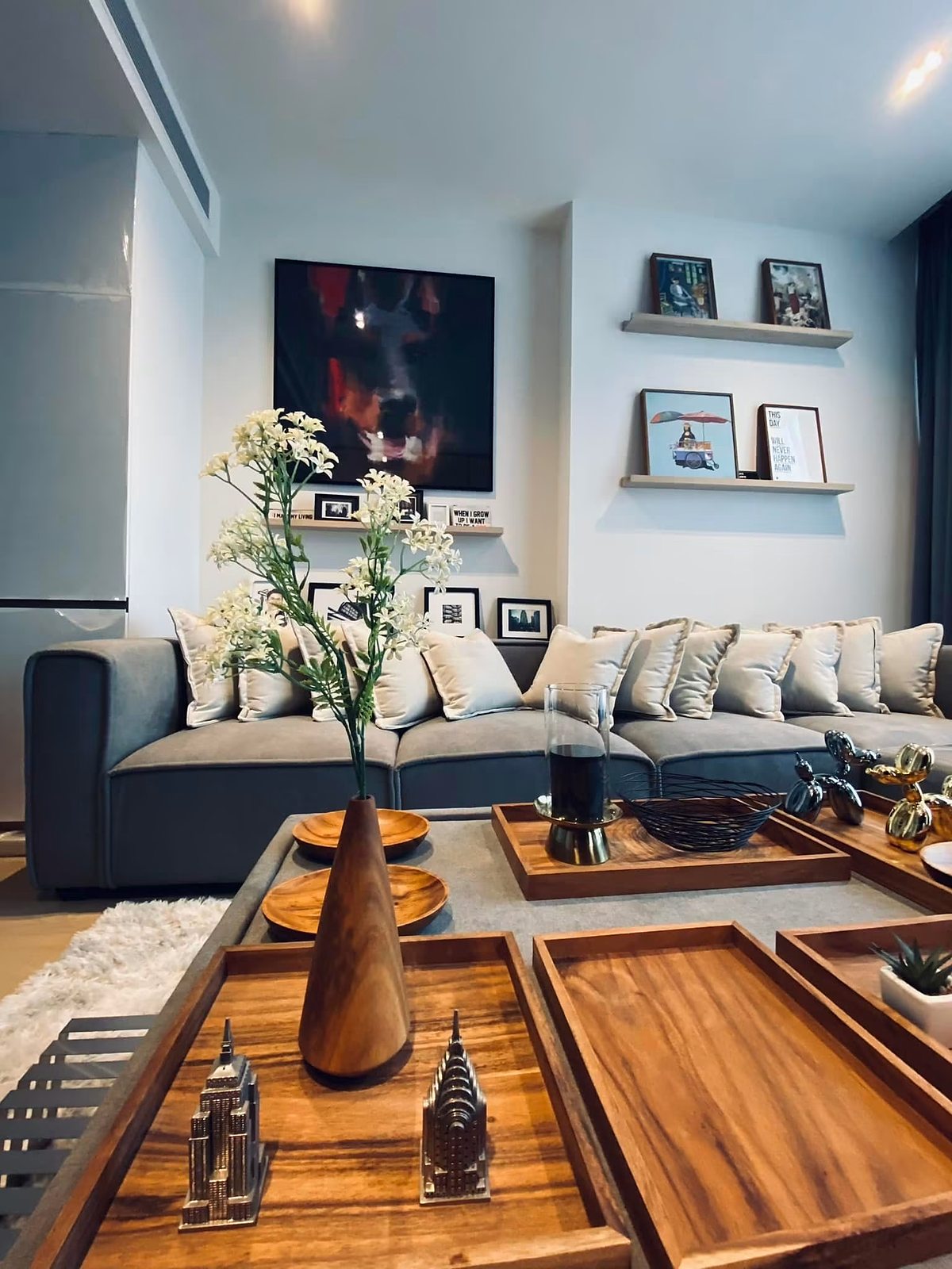 The Strand Thonglor: Living room
