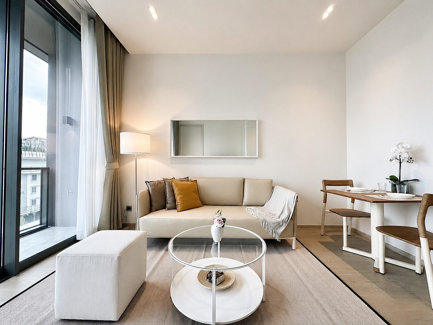 The Strand Thonglor: Living room