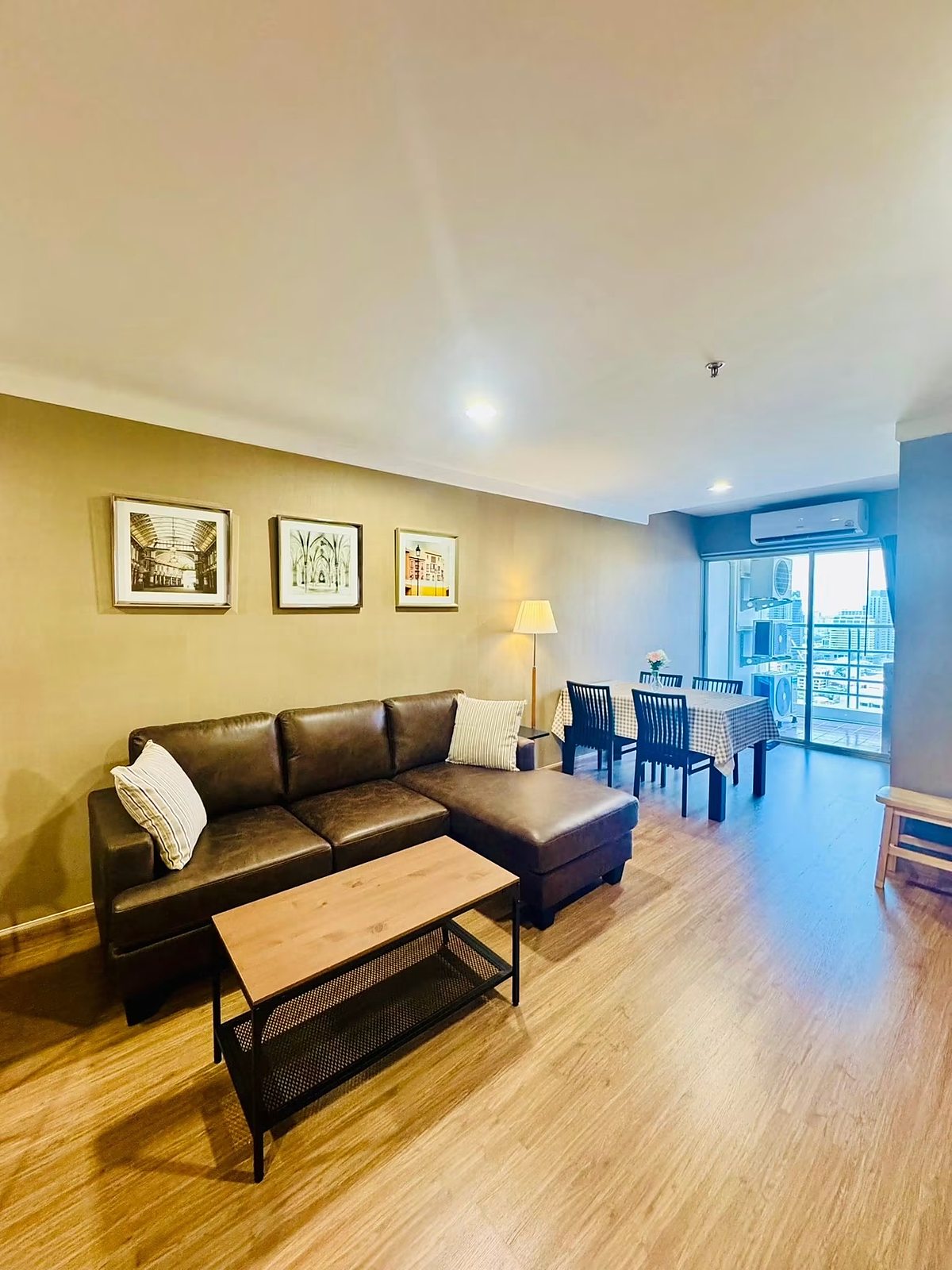 The Waterford Diamond: Living and dining area