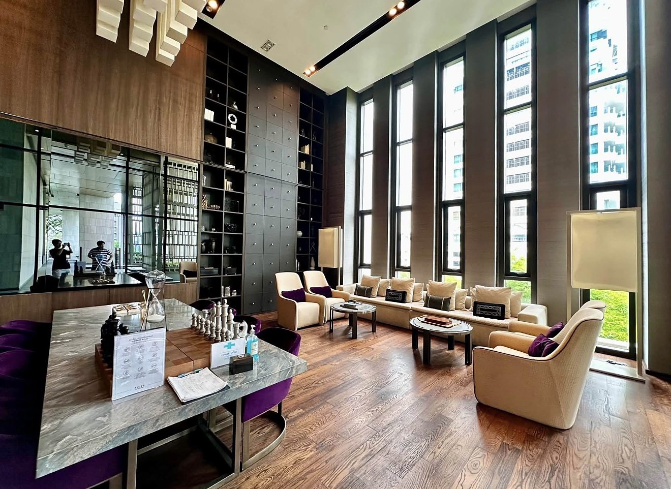 The XXXIX: Residents lounge