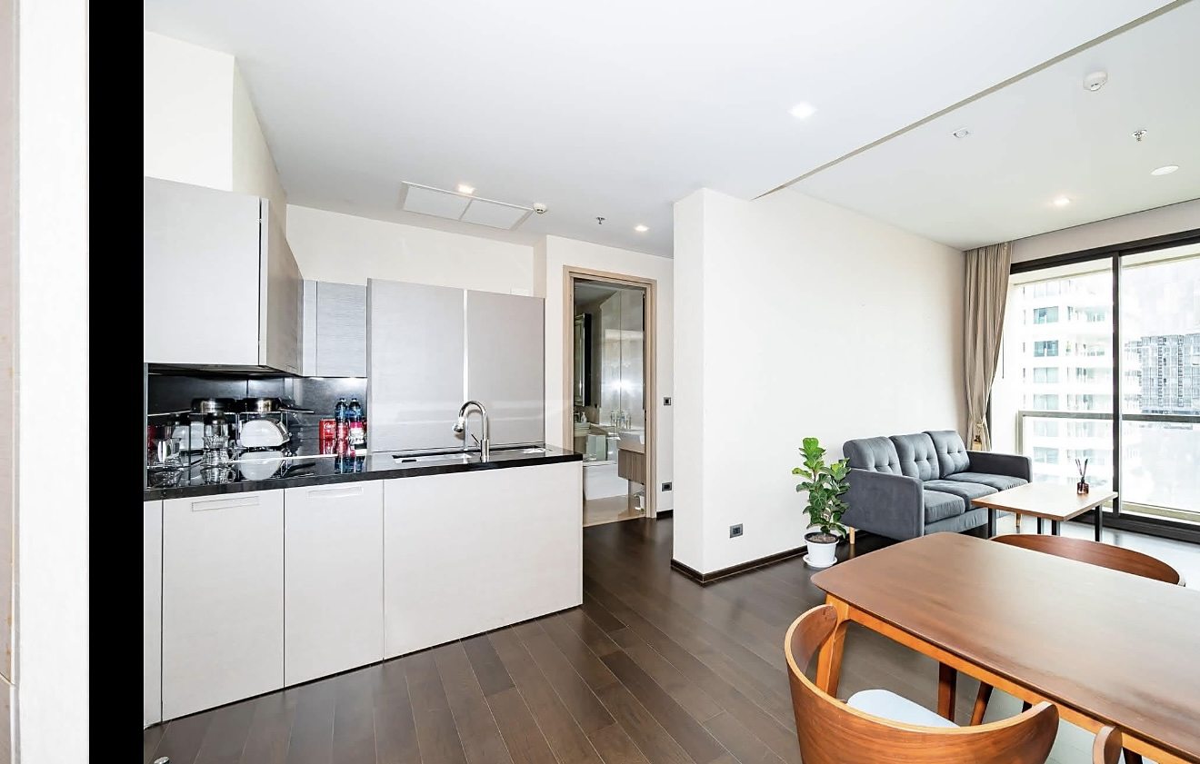 The XXXIX: Kitchen and dining area