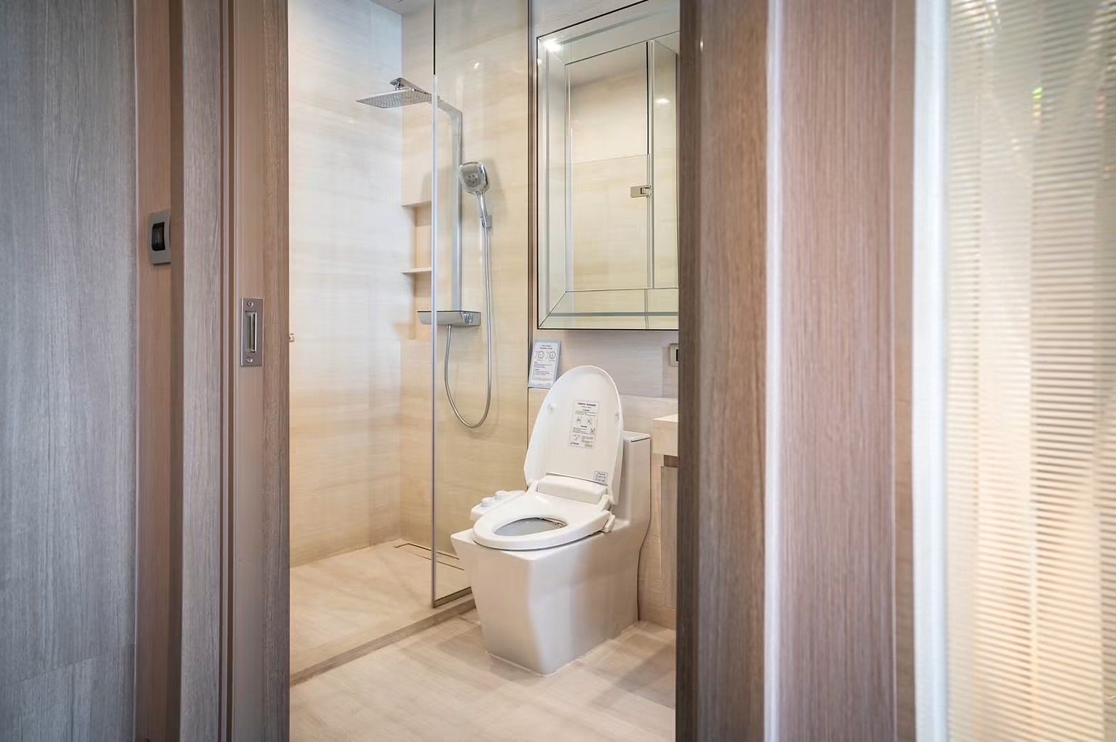 The XXXIX: Bathroom