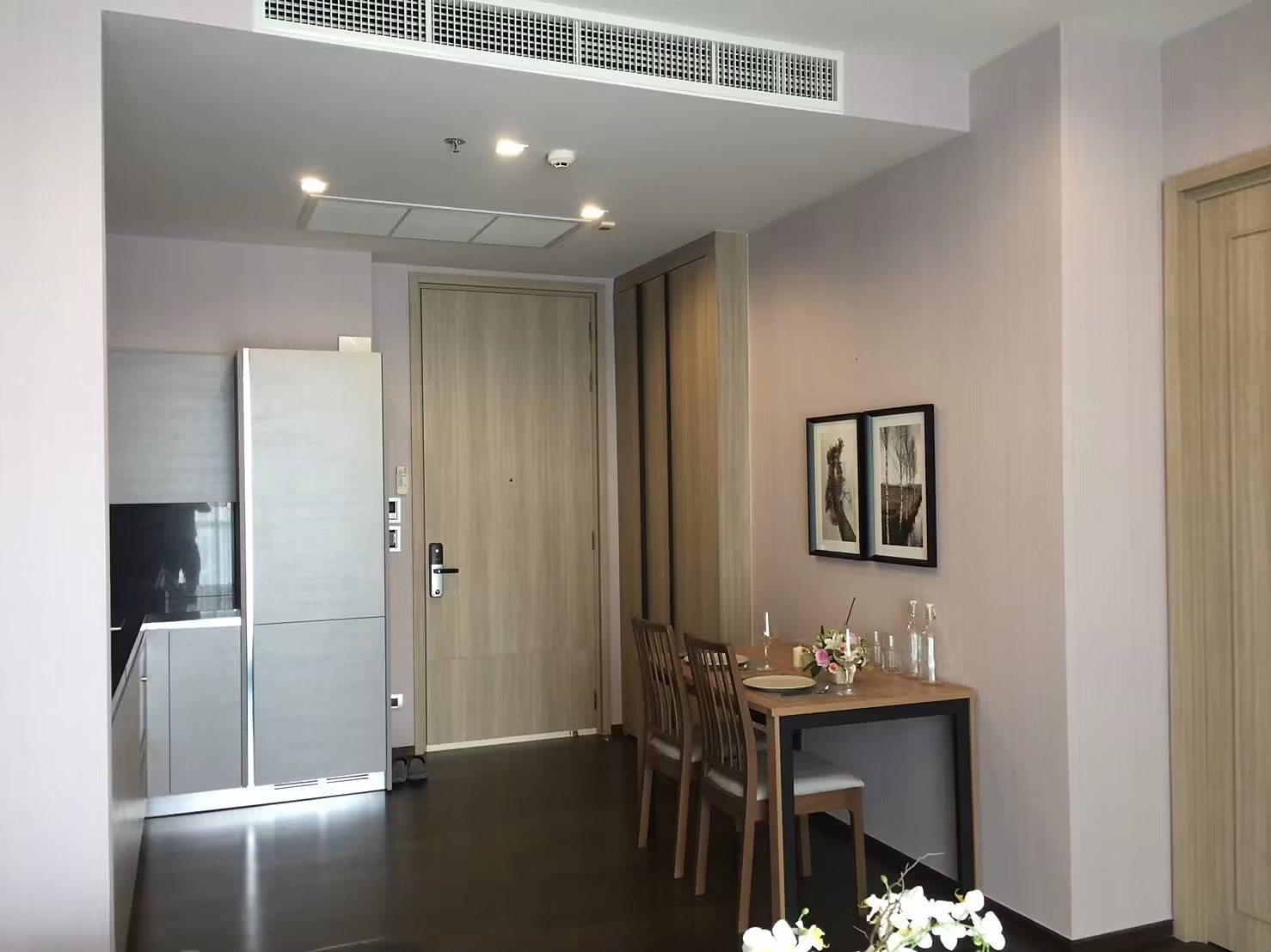The XXXIX: Kitchen and entrance
