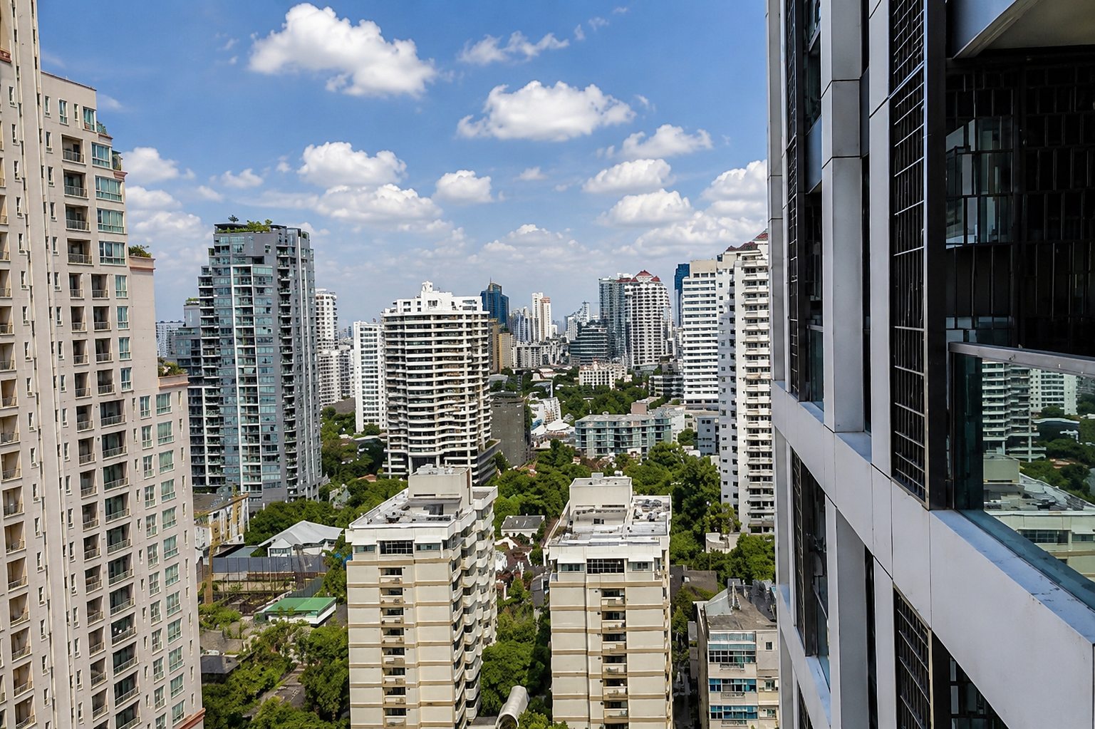 The XXXIX: City view from unit