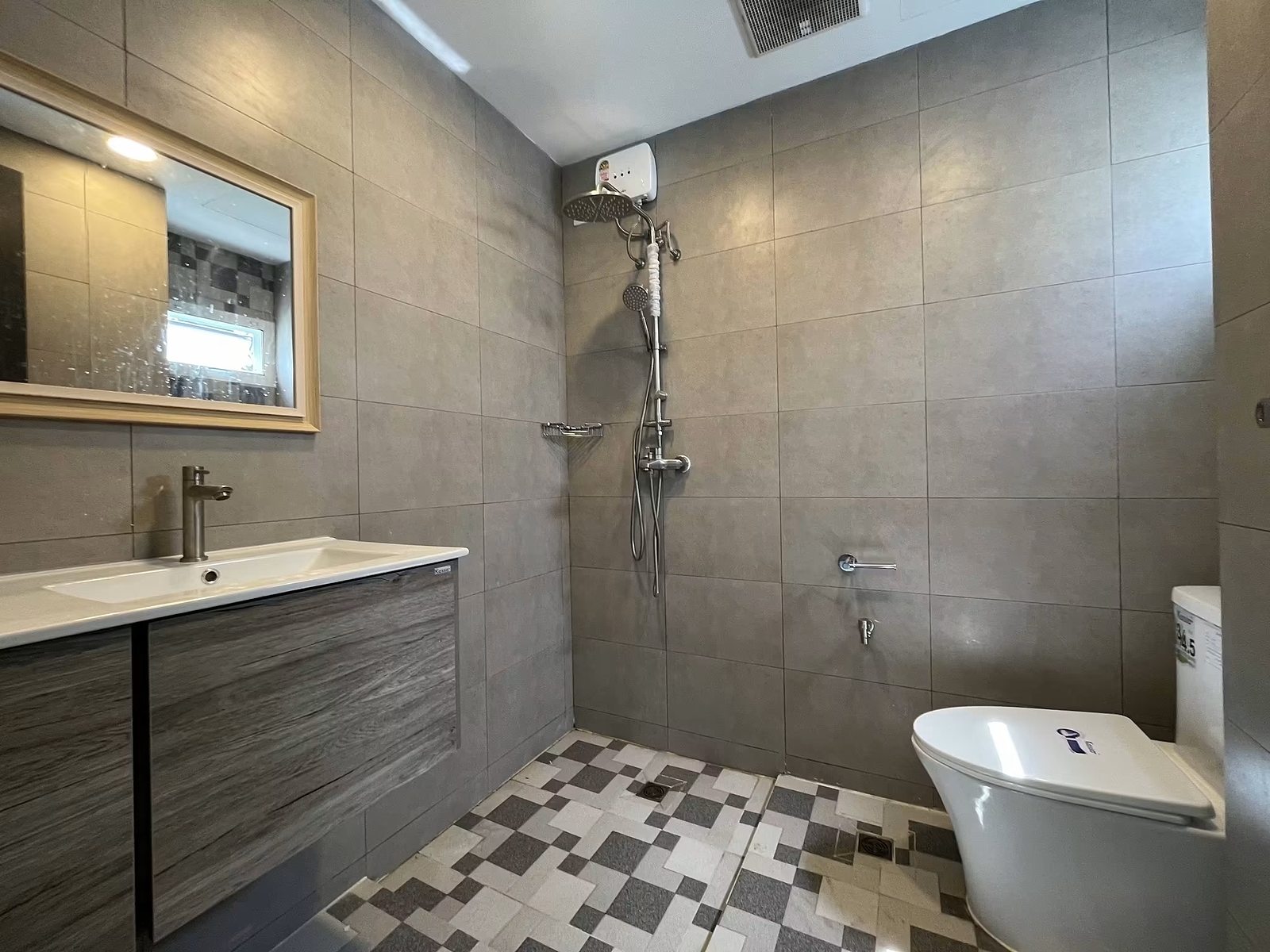 Thonglor Soi 25 5-storey House: Bathroom