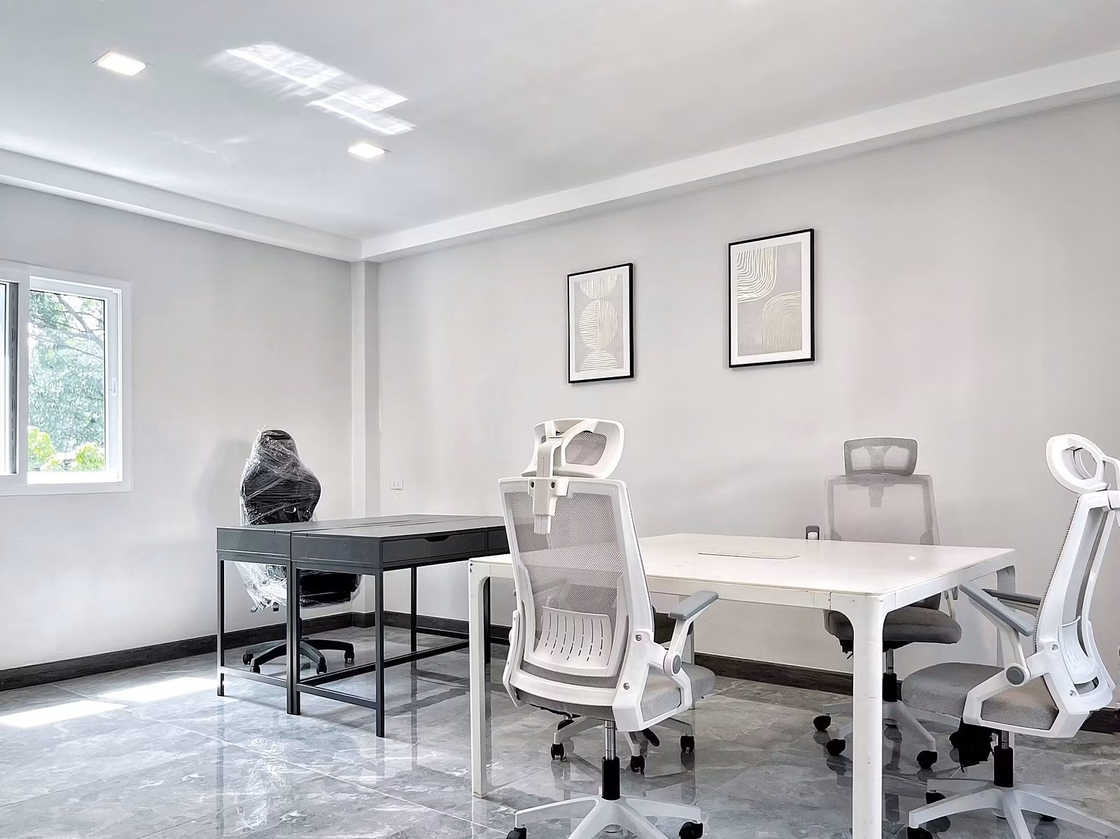 Thonglor Soi 25 5-storey House: Office room