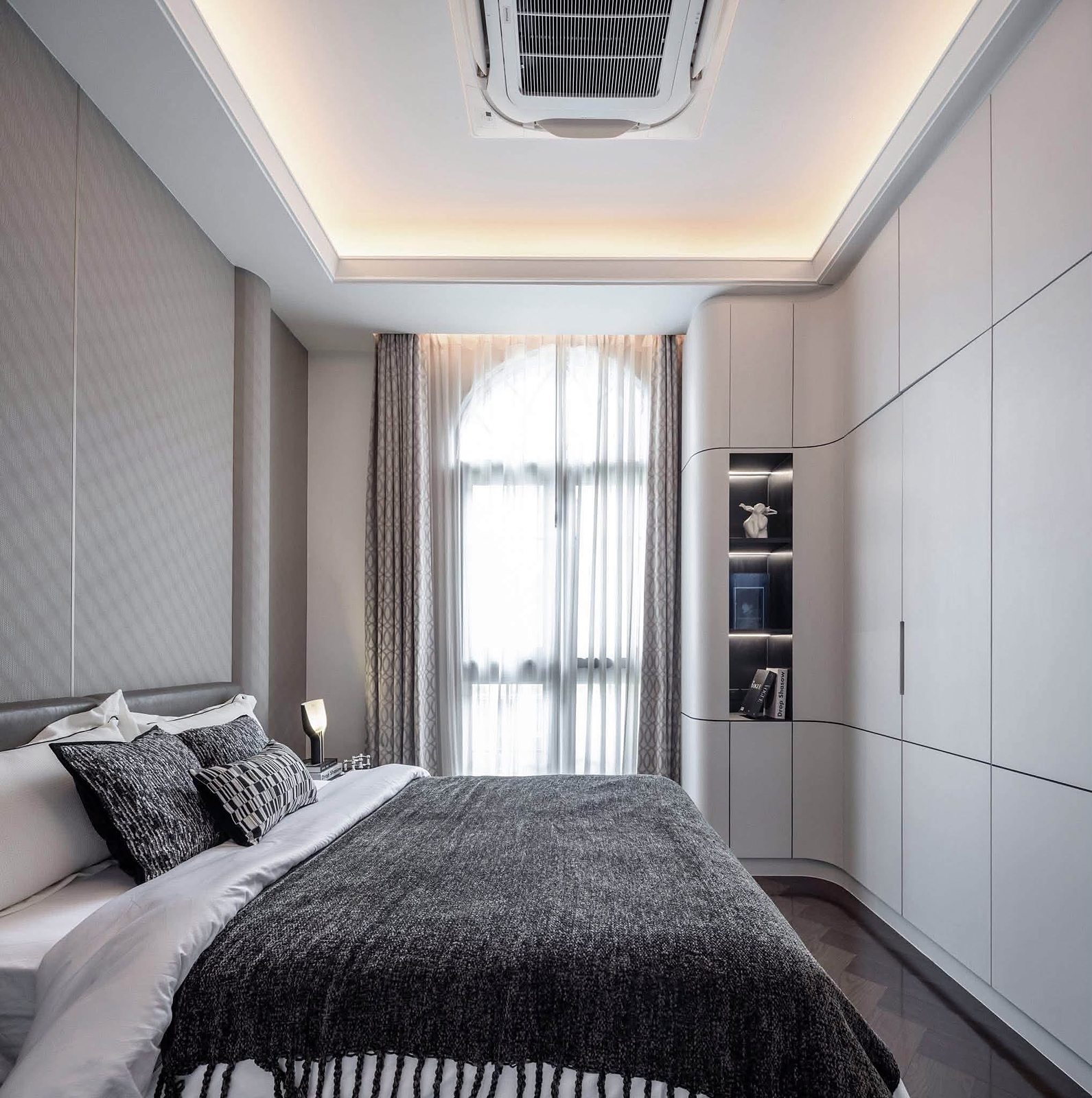 Ultra Luxury House Ekkamai 22: Bedroom