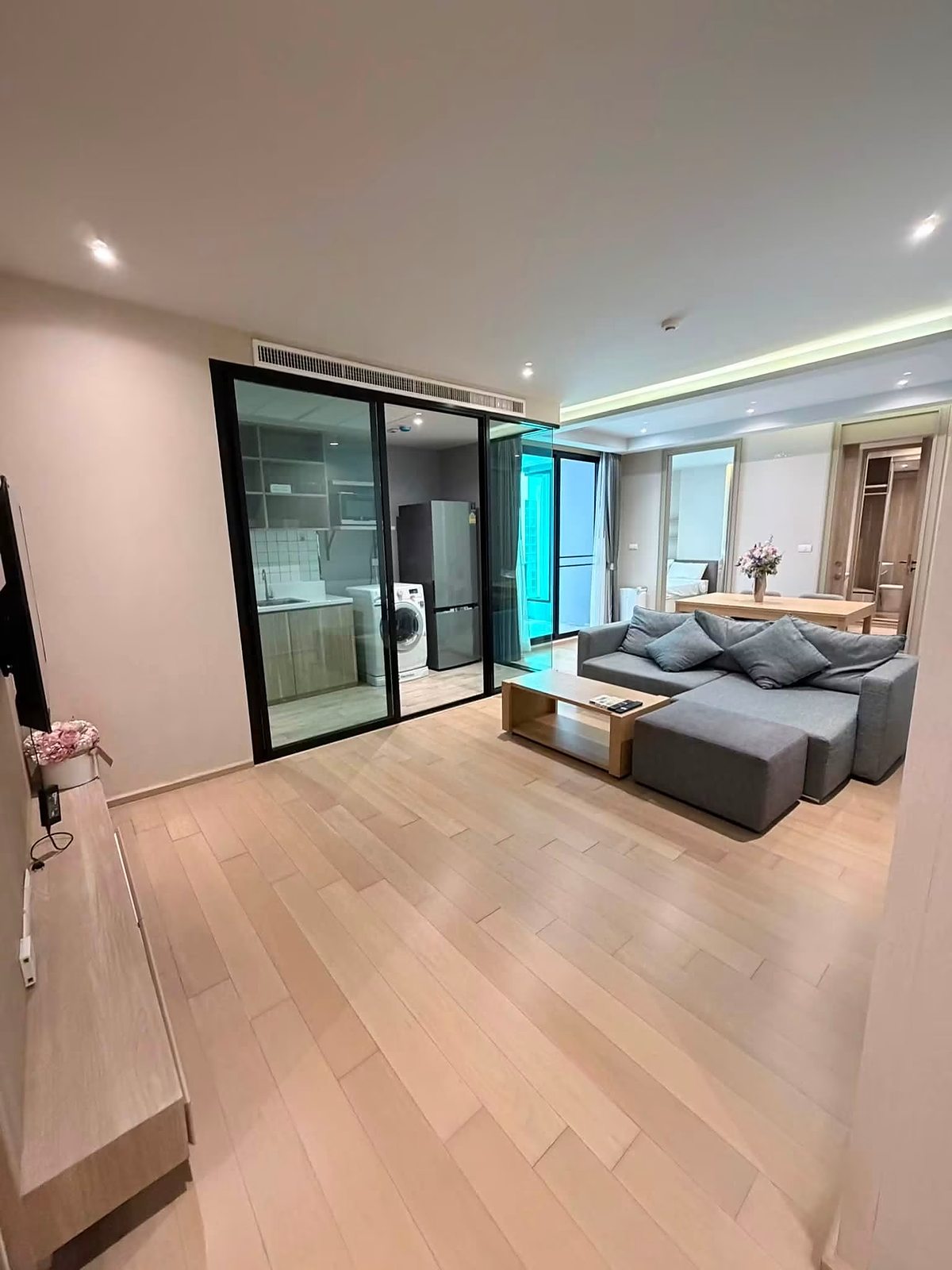 Sk 31 Pet-Friendly Condo: Living and dining area