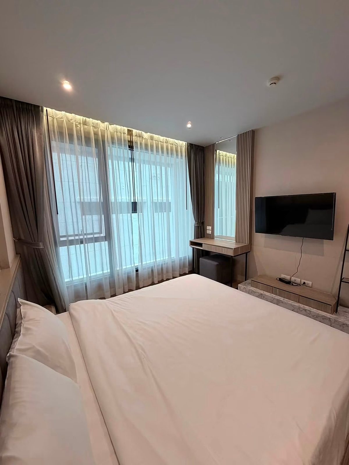 Sk 31 Pet-Friendly Condo: Bedroom with TV