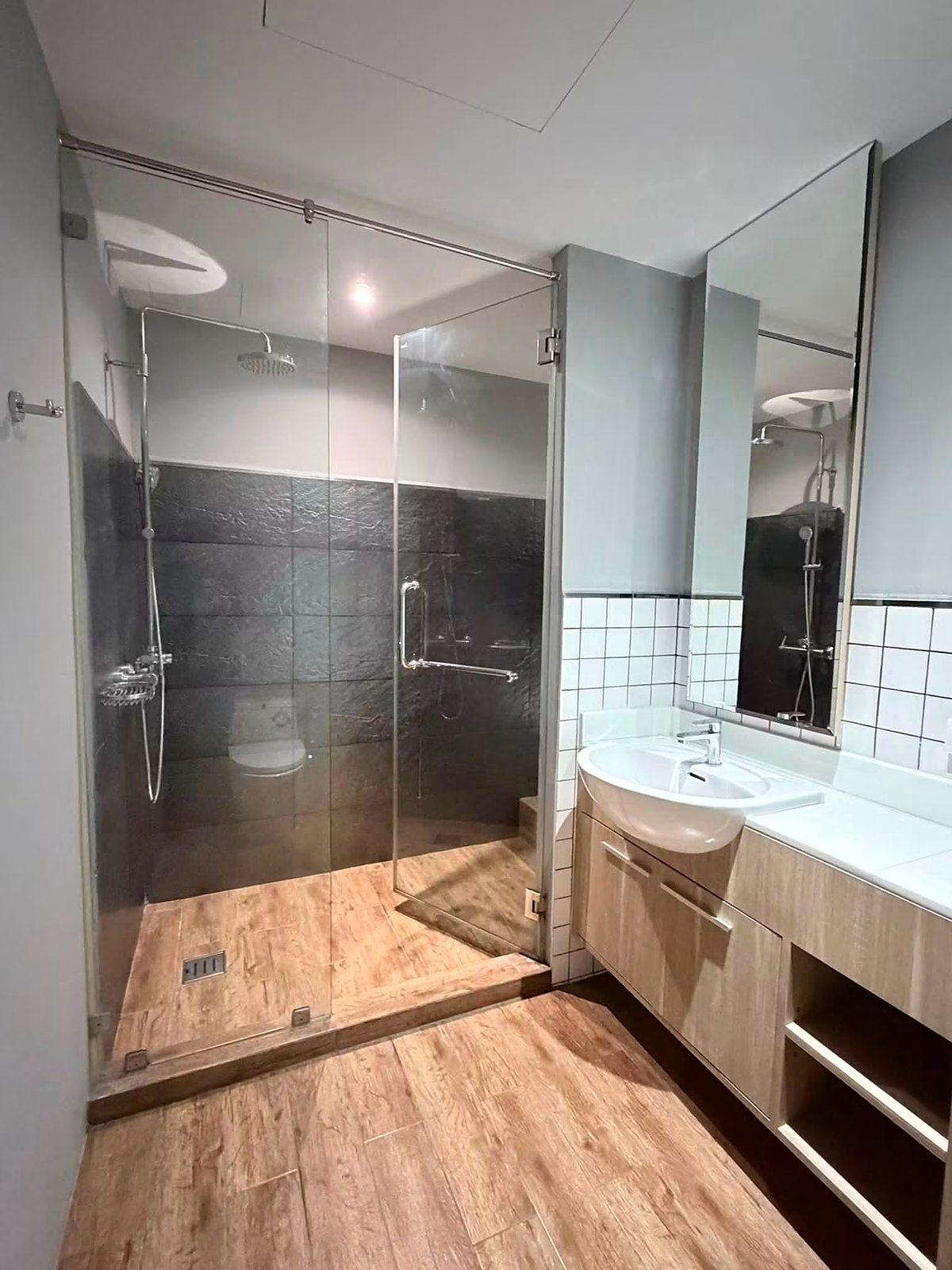 Sk 31 Pet-Friendly Condo: Bathroom with walk-in shower