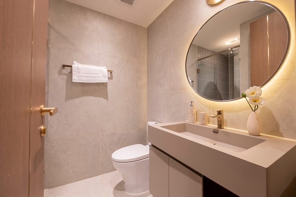 Via 34: Bathroom