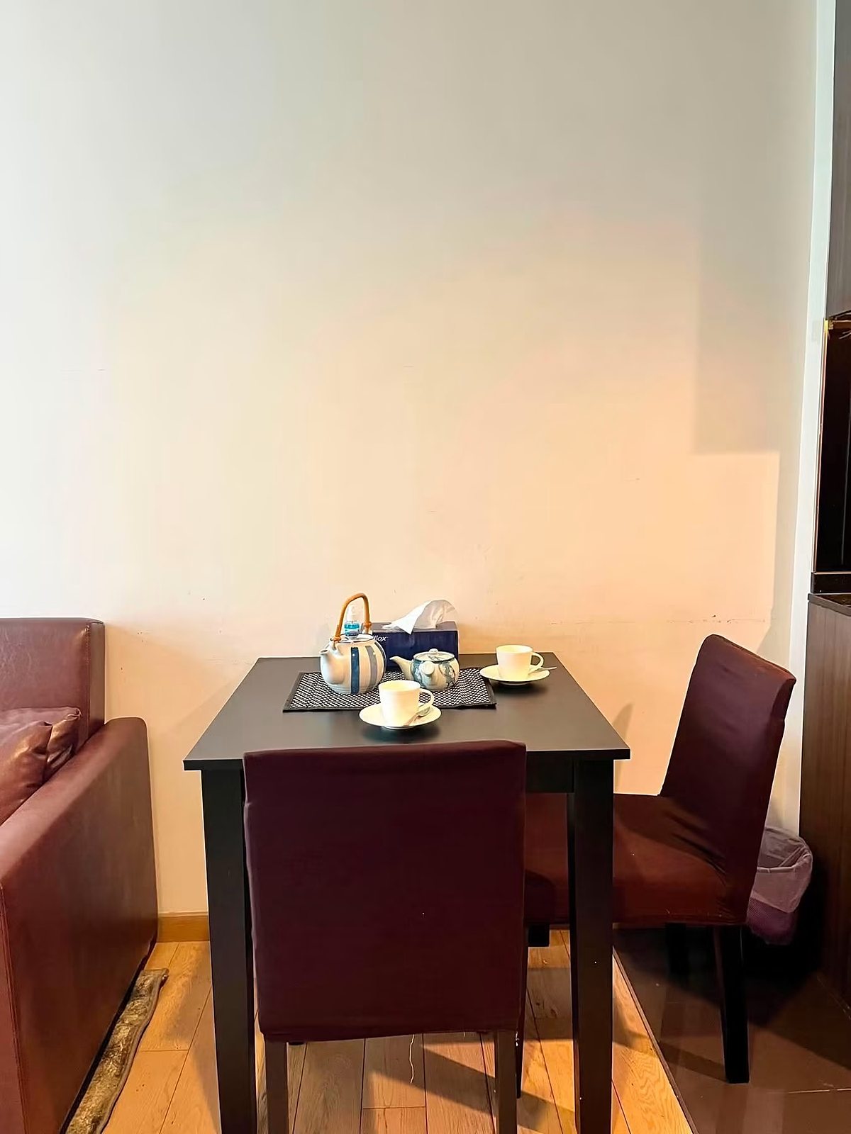 Via 49: Dining table