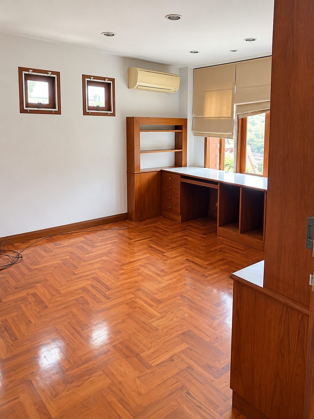 Villa 49: Study room