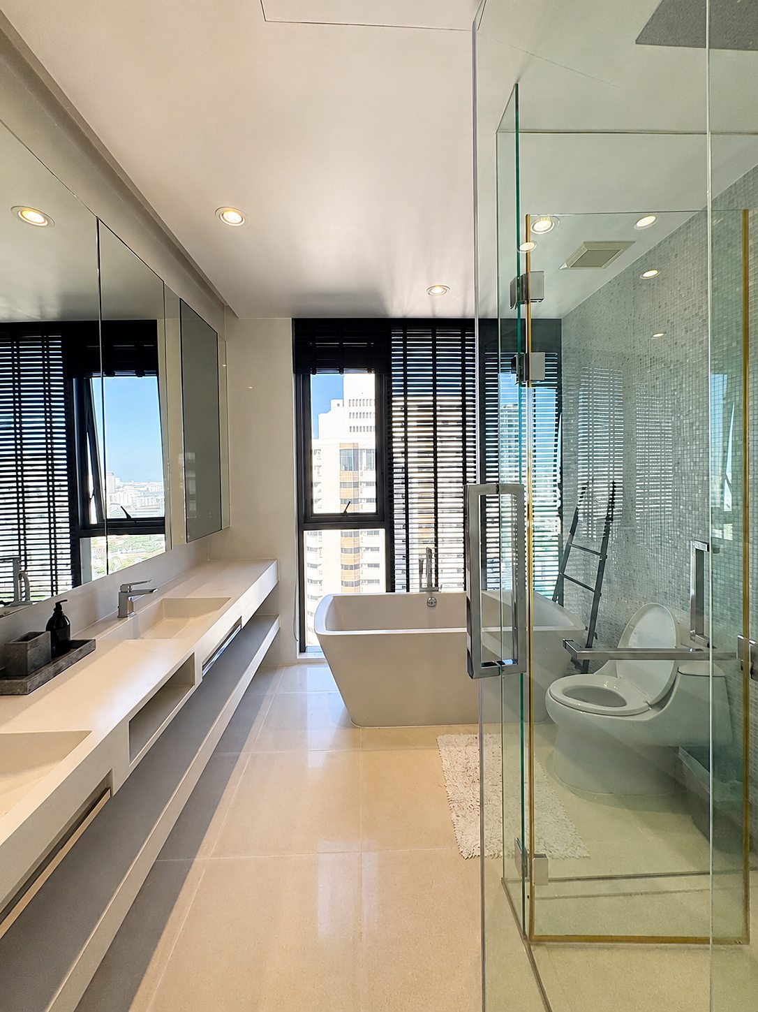 Vittorio 39: Bathroom