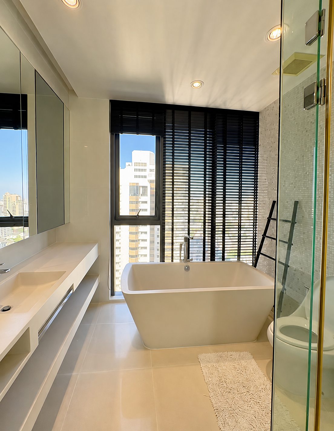 Vittorio 39: Bathtub