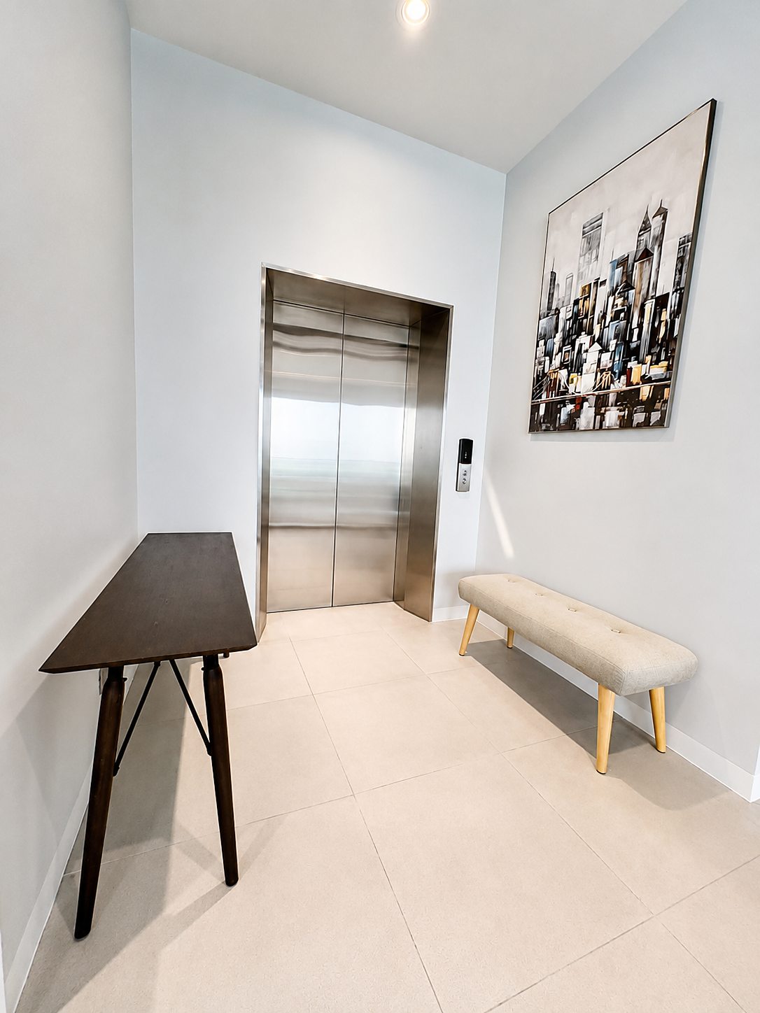 Vittorio 39: Private lift lobby